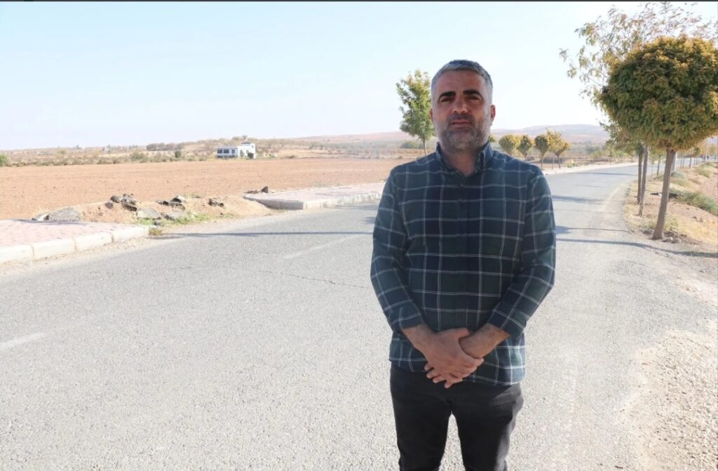 Şanlıurfa Bozova’da Aylar Önce Yapıldı, Şimdi Çöküyor: Muhtar Ali Akgün’den Yetkililere Çağrı